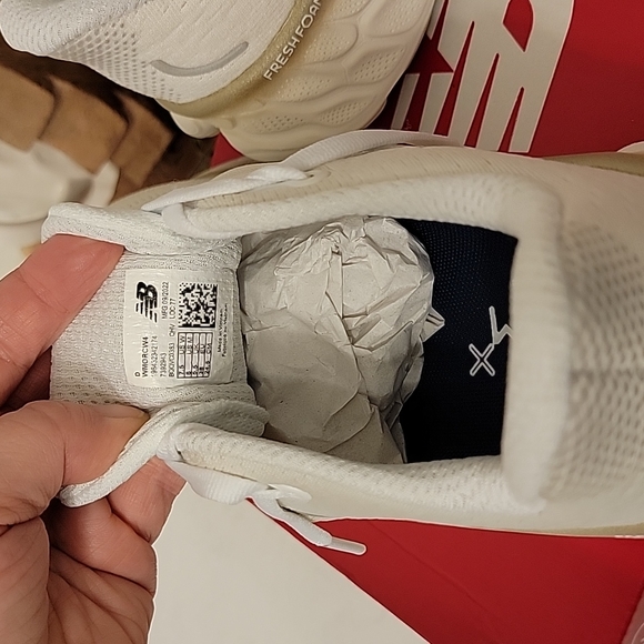 Women's New Balance, 7.5 wide width white/gold running shoe - Picture 6 of 8